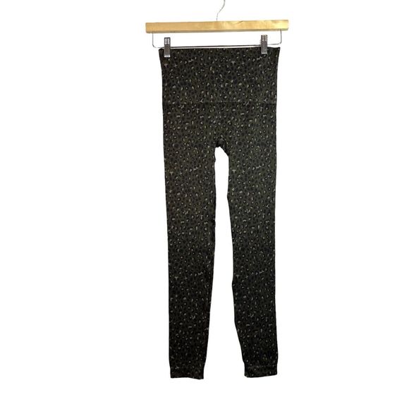 SPANX Look at Me Now Seamless Olive Green Leopard Print Leggings Size M NWT - Picture 2 of 11